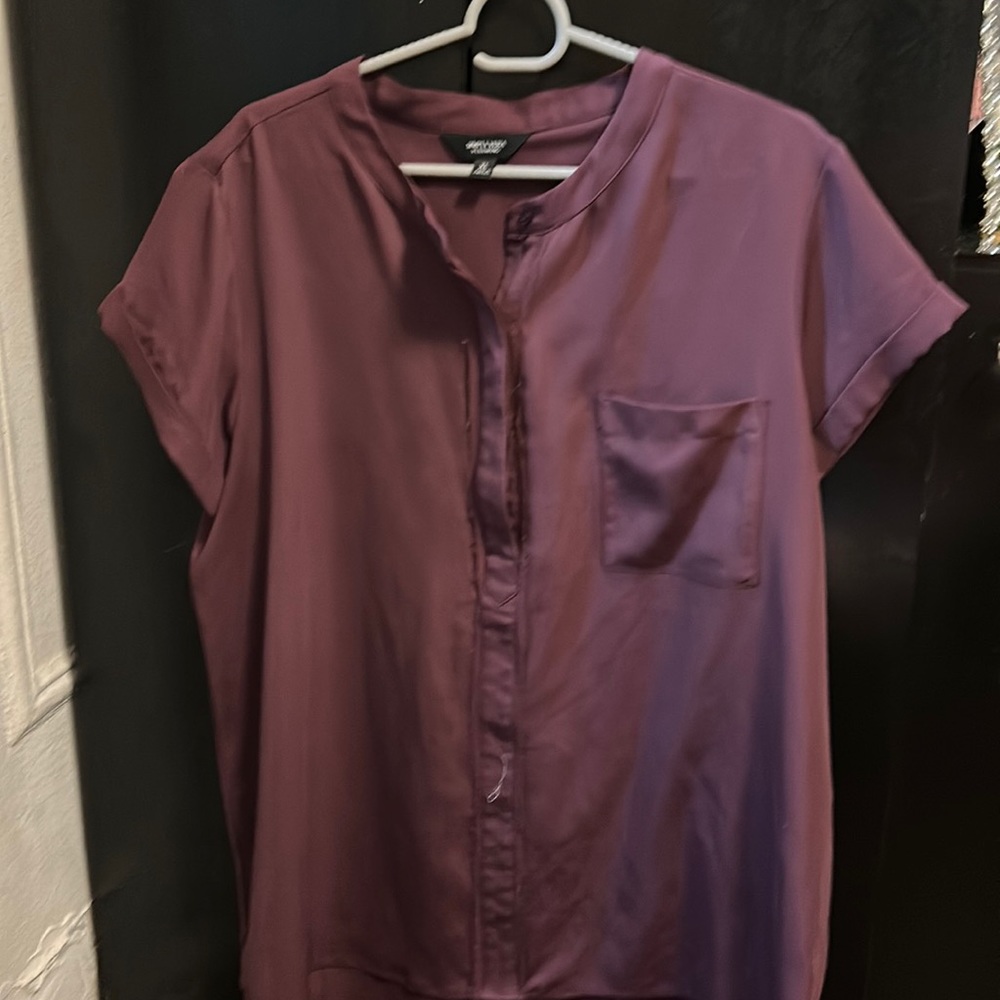 Short sleeve top dark purple ish